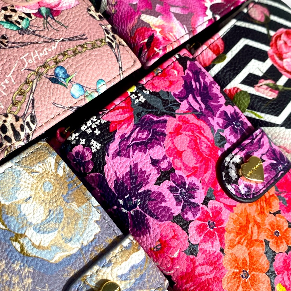 🔥NWT Betsey Johnson Flap Wallet With Key Ring | PERFECT GIFT IDEA! 🎁